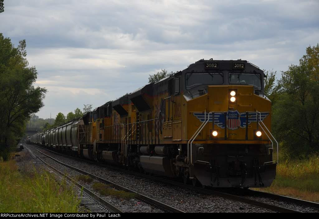 Northbound manifest approaches the yard